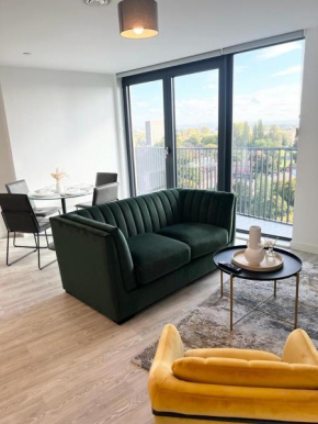 Luxury 2 Bed Apt with City View
